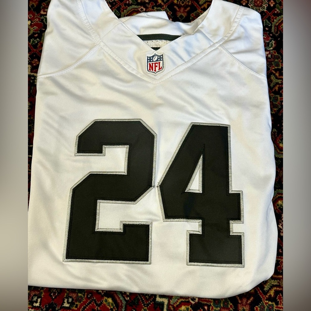NIKE OAKLAND RAIDERS MARSHAWN LYNCH JERSEY 24. SIZE 48 NFL PLAYERS